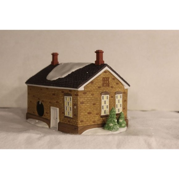 Dept 56 New England Village - Stoney Brook Town Hall - Picture 4 of 7